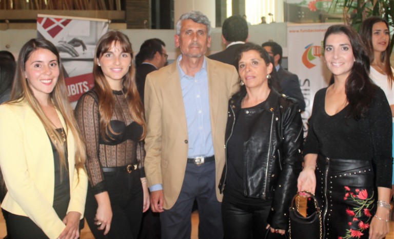 Javiera Valdés, Bárbara Ruhl, Víctor Arraño, Evelyn Tapia y Cata Arraño.                