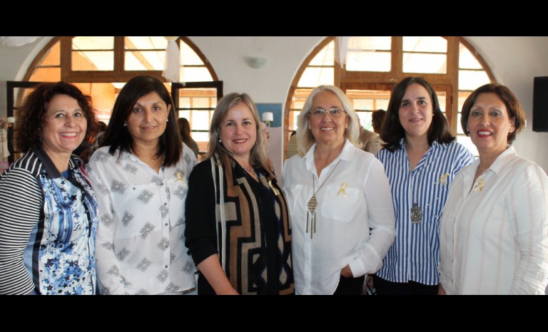 Cecilia Serantoni, Elizabeth Campillay, María de los Ángeles Mozó, Bárbara Donoso, Carola Mozó y Soledad Álvarez.