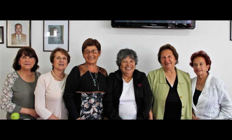 Elvira Larach, Beatriz Iriart, Olga Campusano, Verónica Julio, Marta Caimanque y Minerva Nieva. 