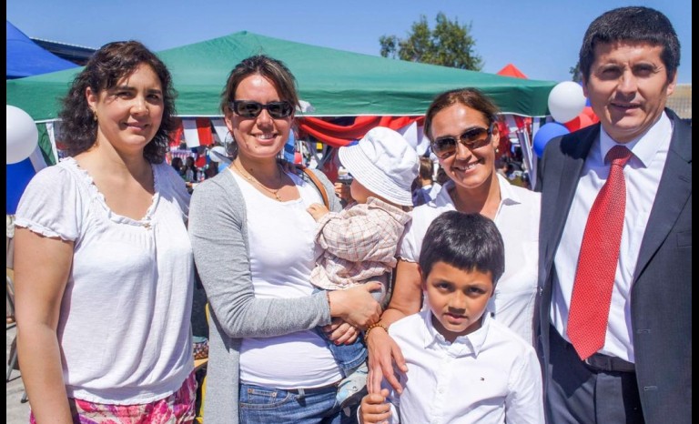 Beatriz Hidalgo, Patricia Araya con su hijo Raimundo Ramos, Ximena Guzmán, Pedro Castro y Abel Lizana.