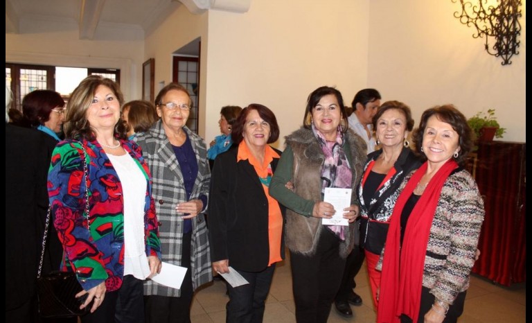 Betty Salamanca, Ana María Gómez, Manuela Rojas, Silvia Ansieta, María Rebeca Milla y Luz Albornoz.