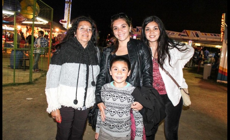 Erika Ortiz, Samantha Muñoz, Carolina Muñoz y Benjamín Flores.