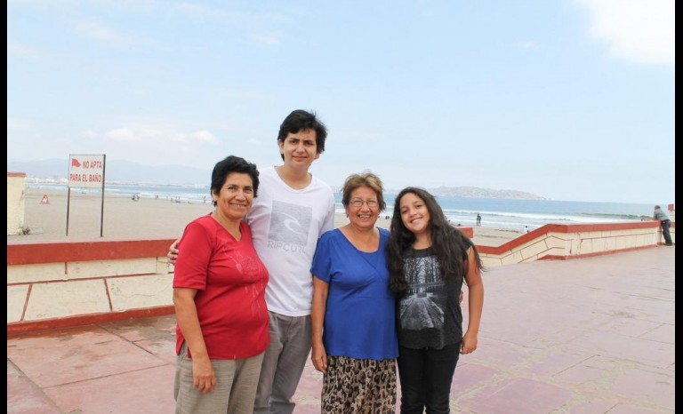 Gloria Ñiripil, Felipe Silva, Miriam y Constanza Ñiripil.