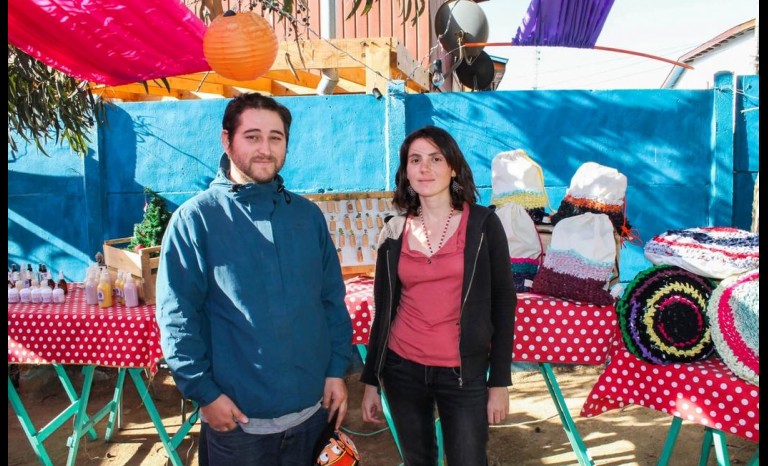 Jerson Vargas, de Cardenal Rojo Serigrafía; y Fernanda Cisternas, de Re.volver.