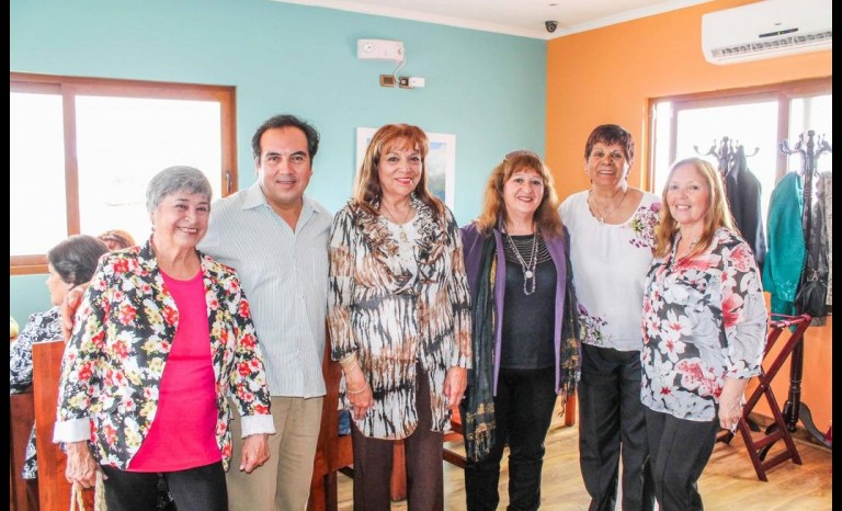 Lilian Cruz, Héctor Álvarez, profesor de Teatro; Marta Velásquez, Isabel Hidalgo, Sonia Tirado y Rosa Valencia.