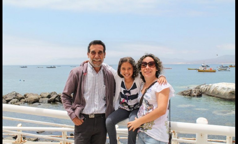 Luis Santoni, Emilia Verdugo y Carla Santoni.