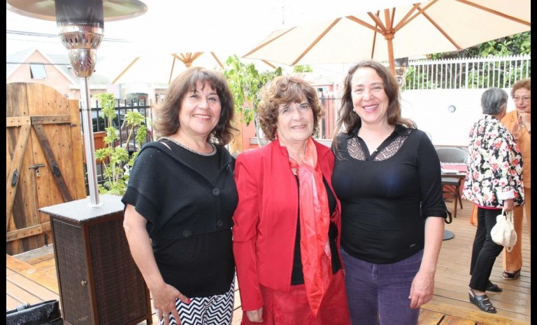 Margarita Salcedo, Gladys Bahamondes y Gabriela Varela, profesora de Yoga.
