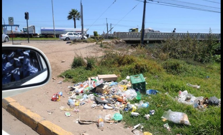Basural en puente La Garza