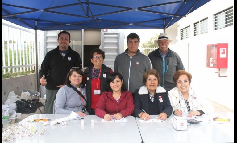 Rosa Gallardo, María Paz Cerda, Teresa Moraga y Quimena Mercado. De pié