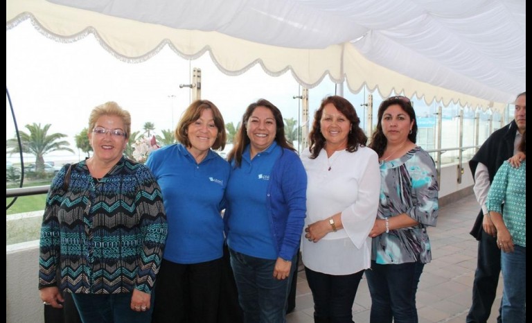 Rosa Ramos, Edith Navea, Jeannette Uribe, Mirna Cangana y Sonia Valle.