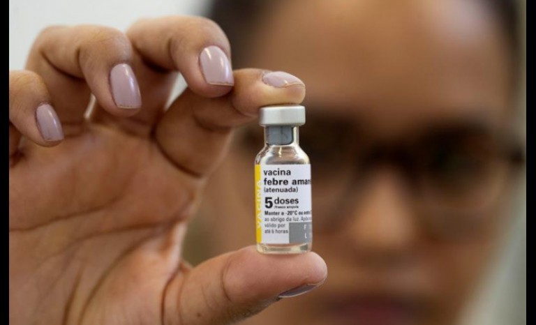 La falta de la vacuna ha generado colapso en los vacunatorios internacionales, pero el Minsal informó que la próxima semana estarán disponibles 15 mil nuevas dosis. 