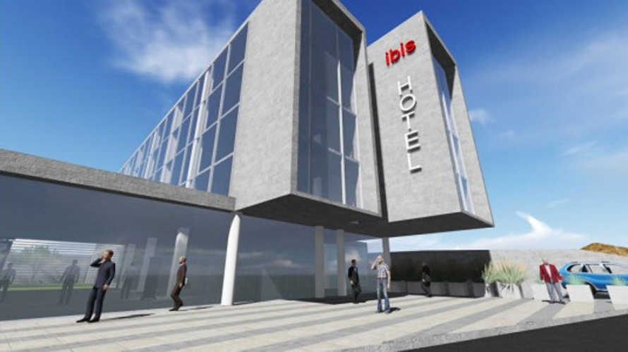 El edificio del Hotel Ibis se emplazará en Avenida el Santo. Contará con 104 habitaciones. FOTO CEDIDA