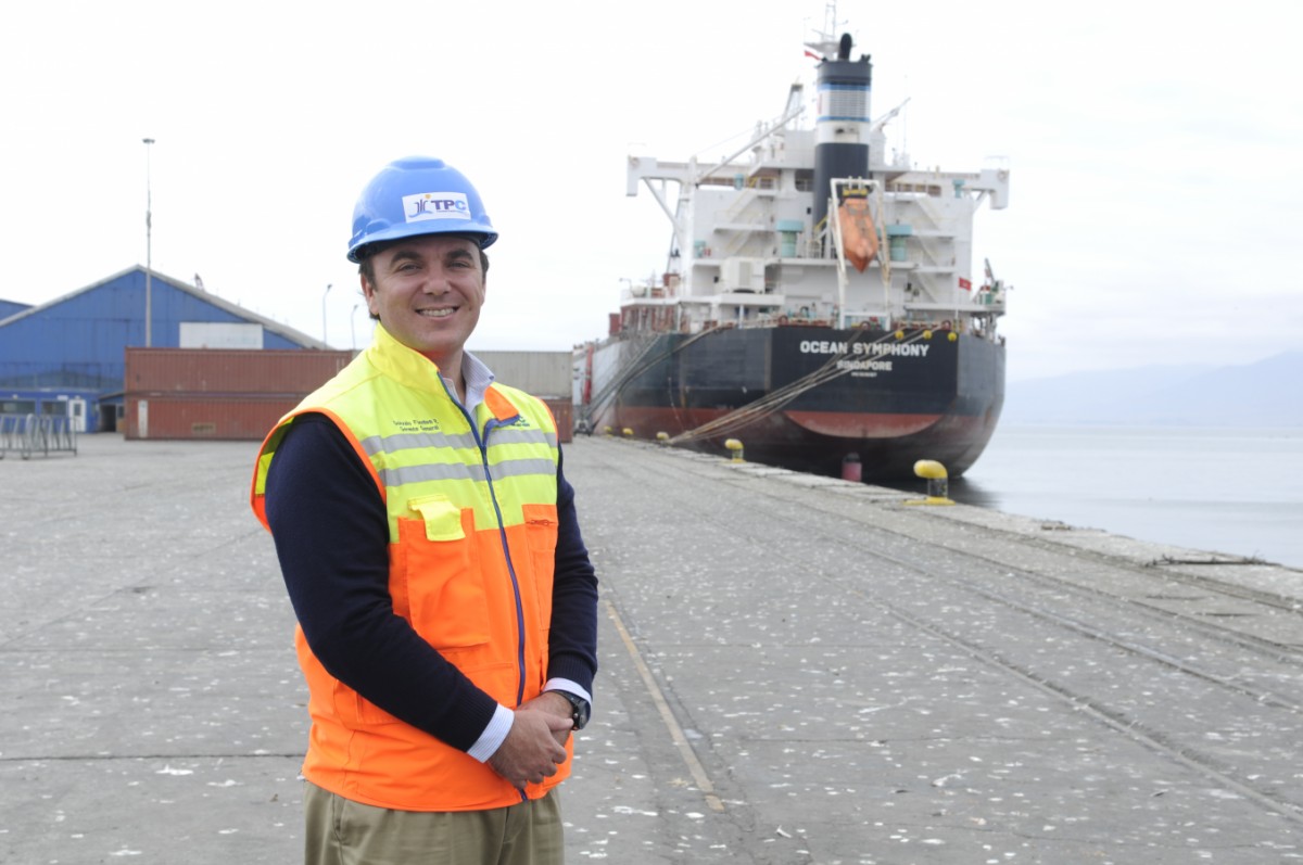 El ejecutivo señala que mantienen altas expectativas de lo que será la modernización del puerto y que mantienen el compromiso “de acercar las industrias locales al mundo”. FOTO ANDREA CANTILLANES