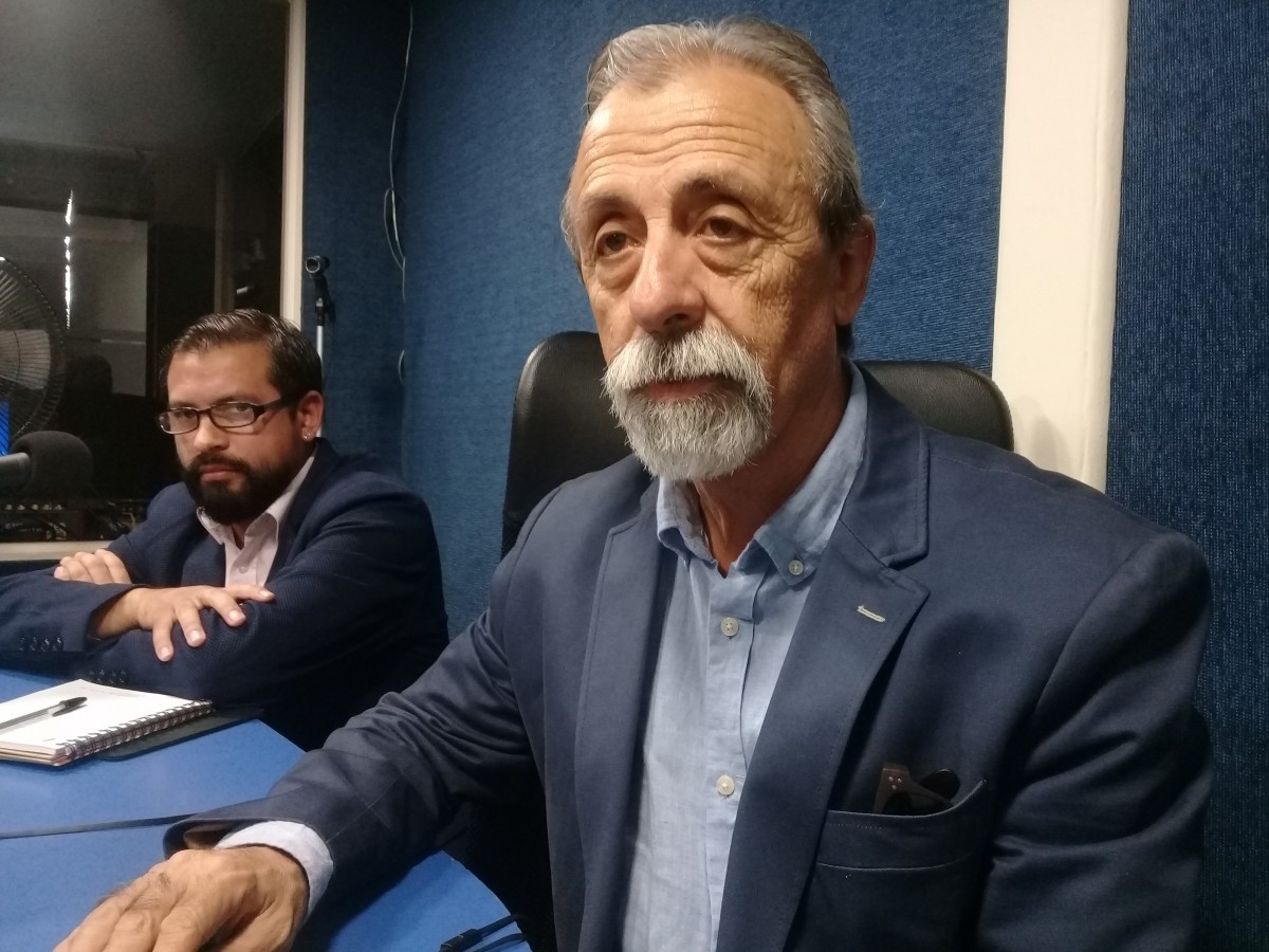 Luis Mesina Marín (en primer plano), vocero de la Coordinadora Nacional No Más AFP, entidad que ha presentado una nueva propuesta para las futuras pensiones en el país.