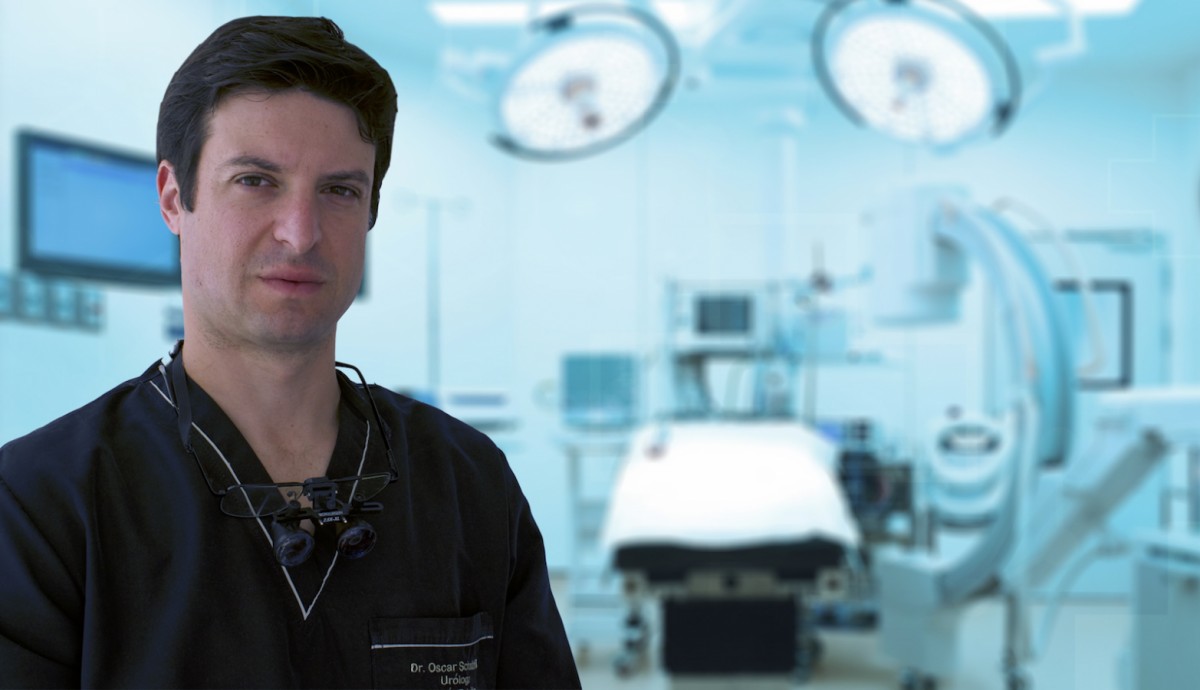 El Dr. Oscar Schatloff se ha especializado en la vasectomía sin bisturí, procedimiento quirúrgico mínimamente invasivo y que permite al hombre tomar el control de su vida reproductiva.