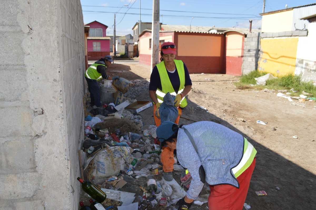 La acumulación de basura es uno de los principales problemas que afecta a los vecinos de Baquedano, el municipio reforzará los trabajos de limpieza. Foto: El Día