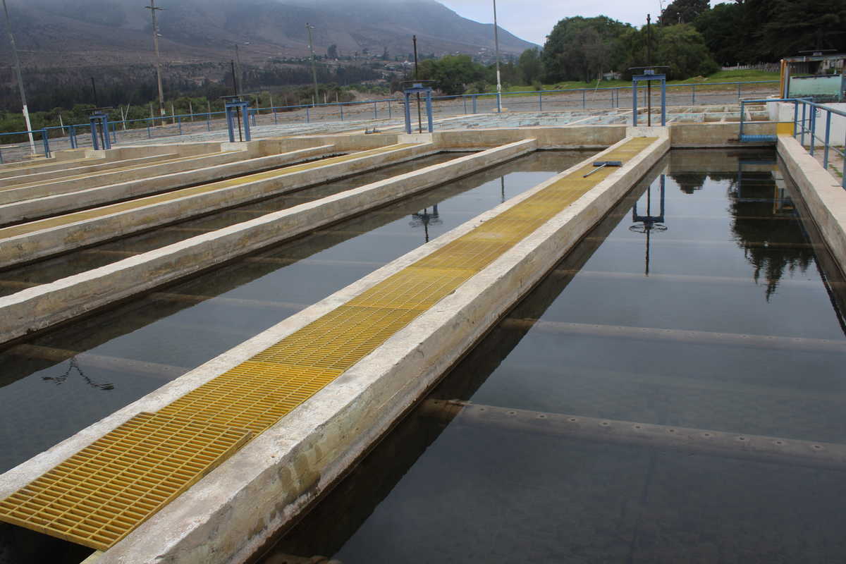 En la planta de Las Rojas, Aguas del Valle inicia el proceso de potabilización del agua, la que posteriormente se envía a los estanques de acopio donde se clora.