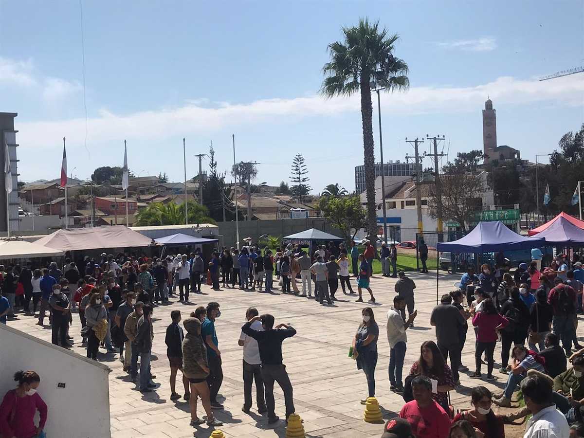 En Coquimbo gran parte de la comunidad no ha hecho caso a los llamados a quedarse en casa y a diario se producen importantes aglomeraciones, ya sea personas haciendo trámites, comprando o simplemente paseando.