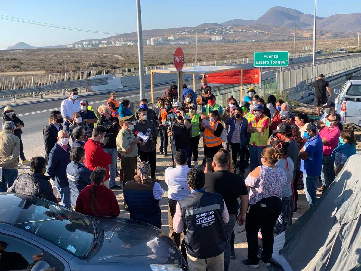 En Tongoy hay opiniones divididas frente a la toma de las vías de acceso. Mientras en la Junta de Vecinos se organizan para el bloqueo en la Cámara de Comercio creen que hay que respetar al mando regional.