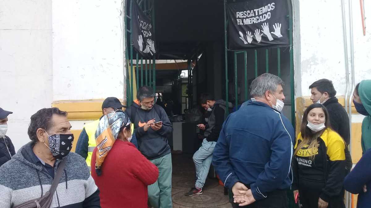 Un nuevo intento de desalojo vivieron ayer los locatarios del Mercado Municipal de Coquimbo, quienes dijeron que era un acto ilegal de parte de particulares.