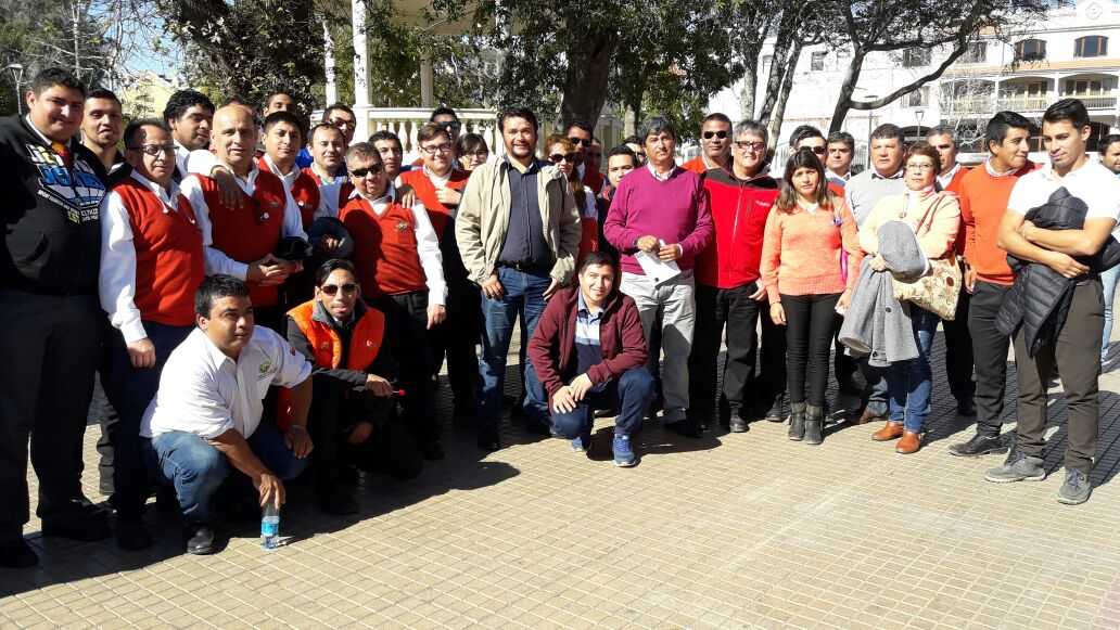 Trabajadores de la empresa llegaron este martes hasta la seremía de Transportes a entregar sus cartolas de recorrido. Foto: Cedida