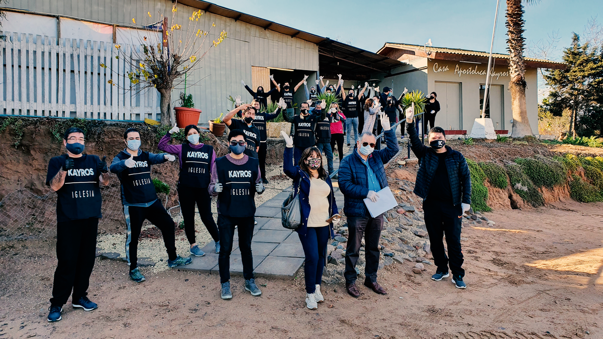 El pastor Óscar Pizarro y su equipo de voluntarios estas últimas semanas transformaron la iglesia en un centro de acopio para apoyar a la comunidad frente a la pandemia.