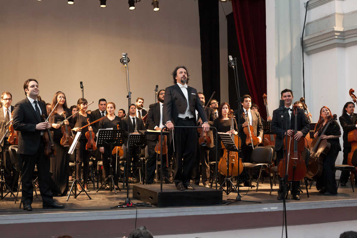 La orquesta Sinfónica Universidad de La Serena en el teatro municipal