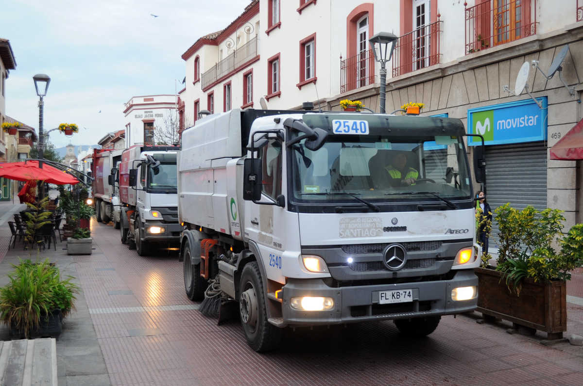 Trabajadores de De Marco protestaron frente al municipio por deudas impagas con la empresa