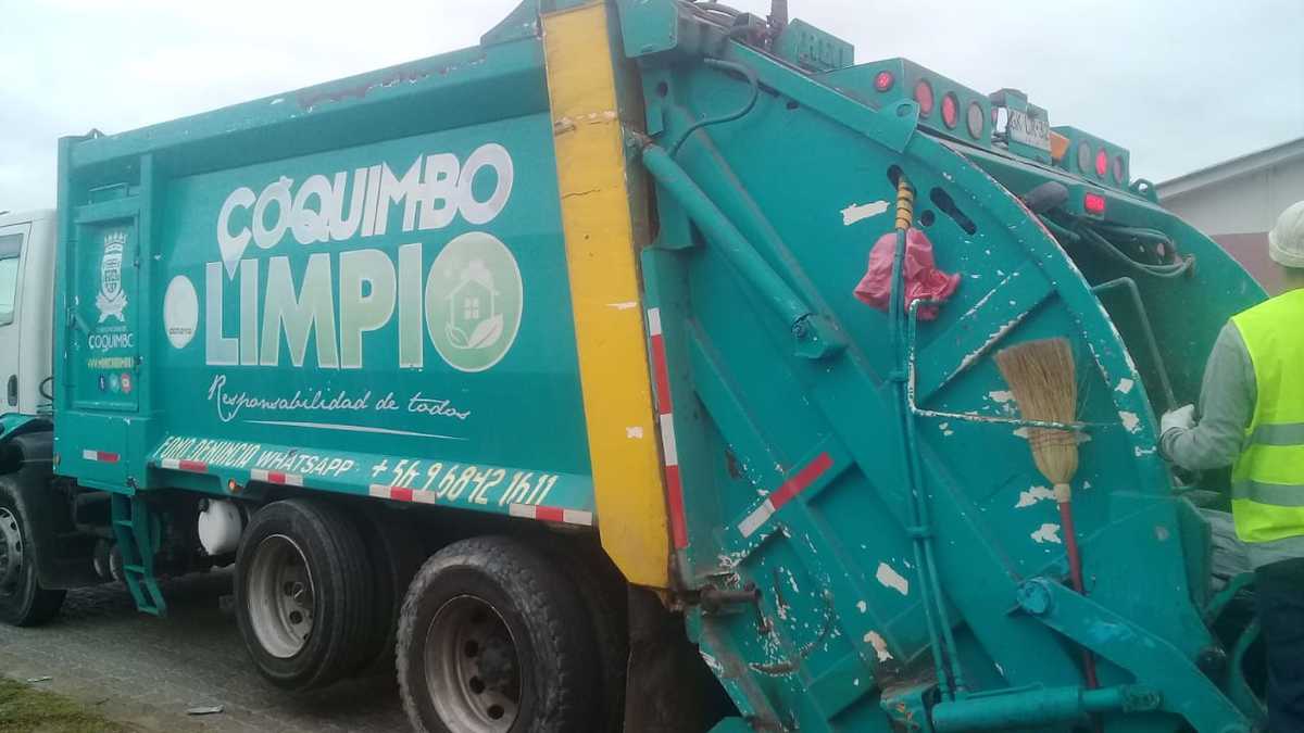 A primera hora se reinició la recolección de residuos domiciliarios después de un paro de cuatro días en Coquimbo. Los trabajadores se mostraron confiados en que el municipio regularice los pagos a Demarco, para no tener problemas en la cancelación de sus sueldos.