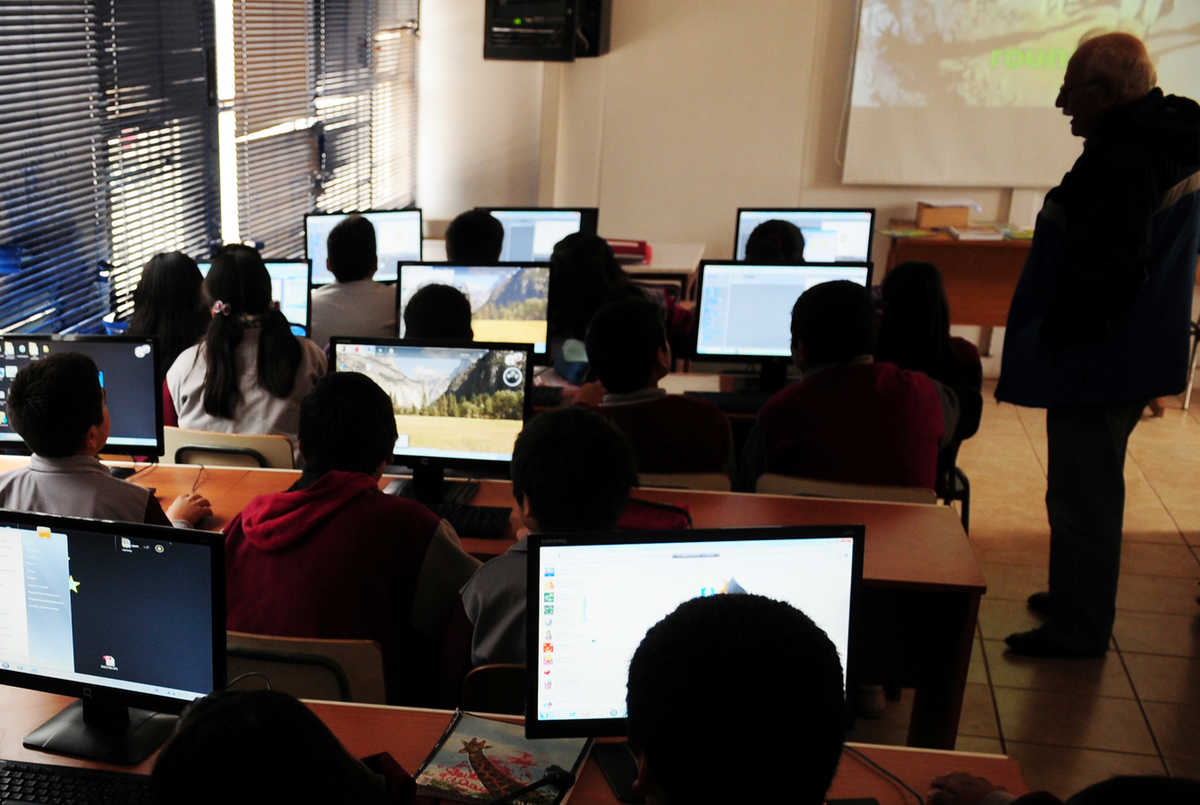 El profesorado habría sufrido un desgaste que no estaba calculado con las clases online y creen que es necesario hacer un receso que les permita compartir y reflexionar con sus familias.