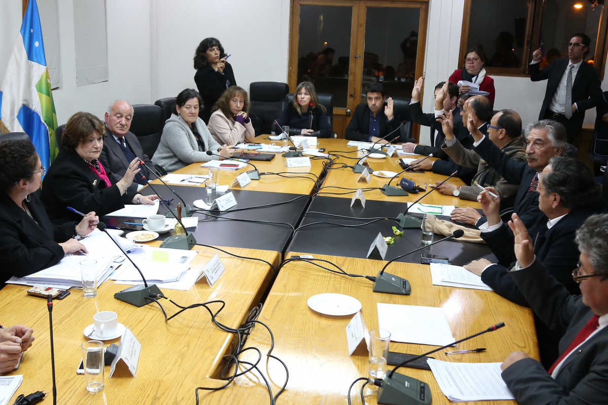 En la sesión del Consejo Regional realizada el 14 de mayo pasado, tras una criticada votación no se aceptó la renuncia de la presidenta del cuerpo colegiado, Adriana Peñafiel.