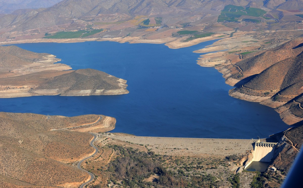 La mayor disponibilidad en el embalse La Paloma permitirá que los regantes reciban poco más del doble de la dotación de agua que recibieron el año pasado. FOTO LAUTARO CARMONA 