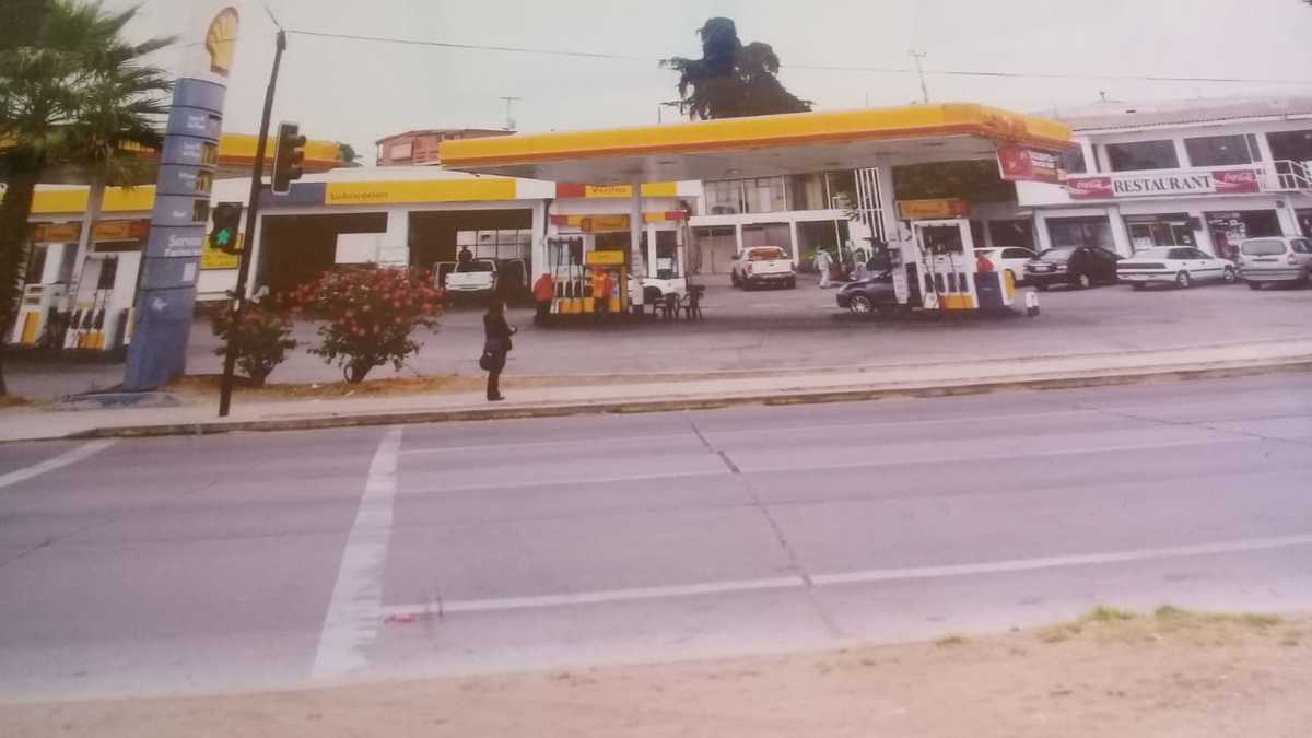 Así lució por años la bomba Shell a un costado de la Ruta 5 con Juan Antonio Ríos en Coquimbo. Hoy la reemplaza un paso sobre nivel.
