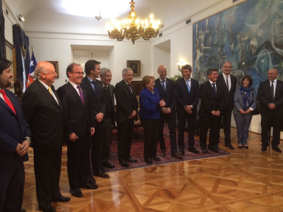 Durante la tarde de ayer, autoridades chilenas y argentinas visitaron a la Presidenta de la República, Michelle Bachelet, quien durante estos años le ha dado su respaldo a esta obra. FOTO CEDIDA 