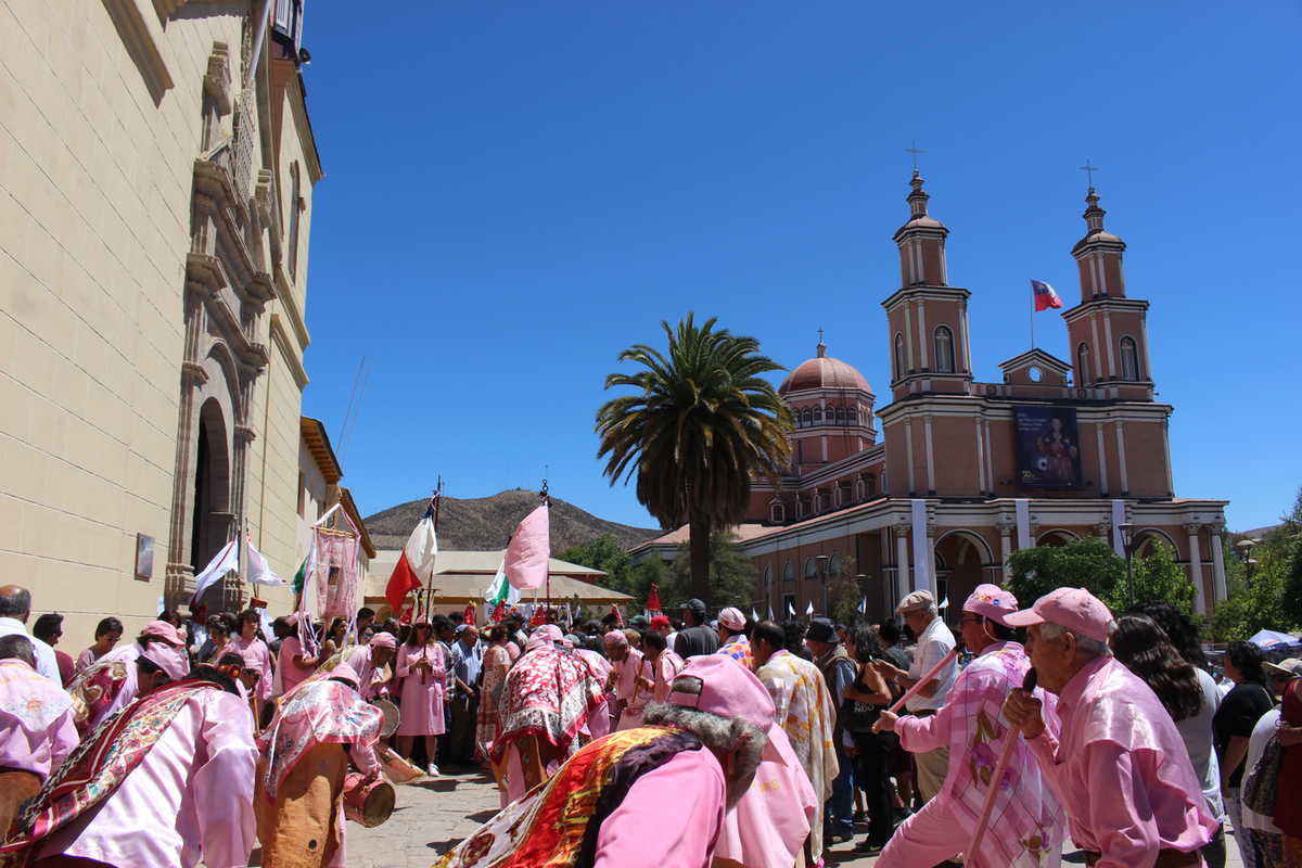 Bailes religiosos se presentaron en la Plaza Videla como es de costumbre en la Fiesta Grande, salvo que esta vez no lo hicieron en presencia de la "Chinita de Andacollo", ya que no se realizó la tradicional procesión.