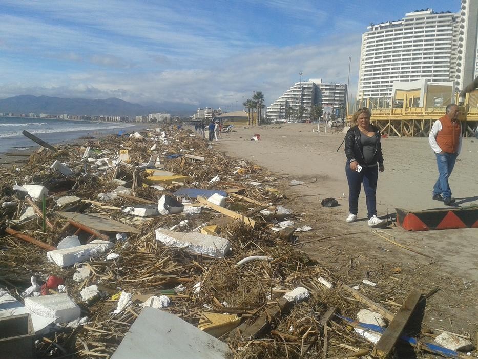 Tsunami termina con socavones en playas locales