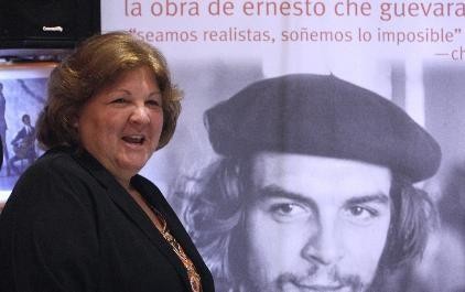Hija de "Che" Guevara presenta libro sobre su padre