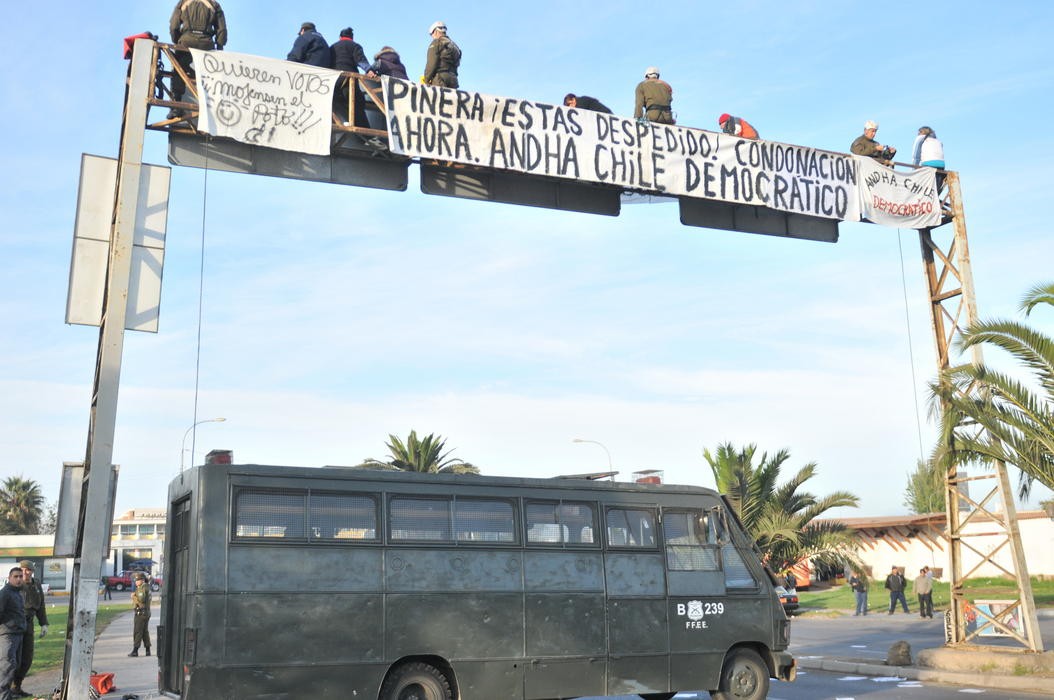 Andha Chile se toma la carretera y provoca gigantesco taco en protesta por viviendas