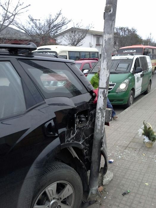 Detienen a tres menores de edad tras chocar en auto robado 