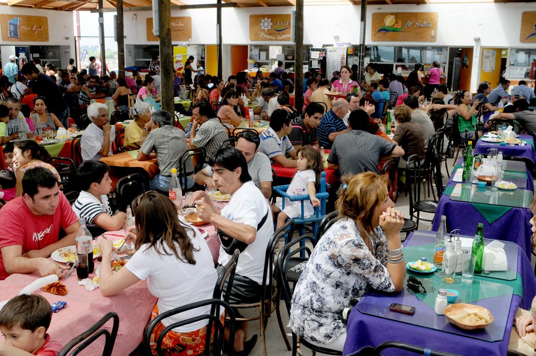 Caleta San Pedro, música y gastronomía