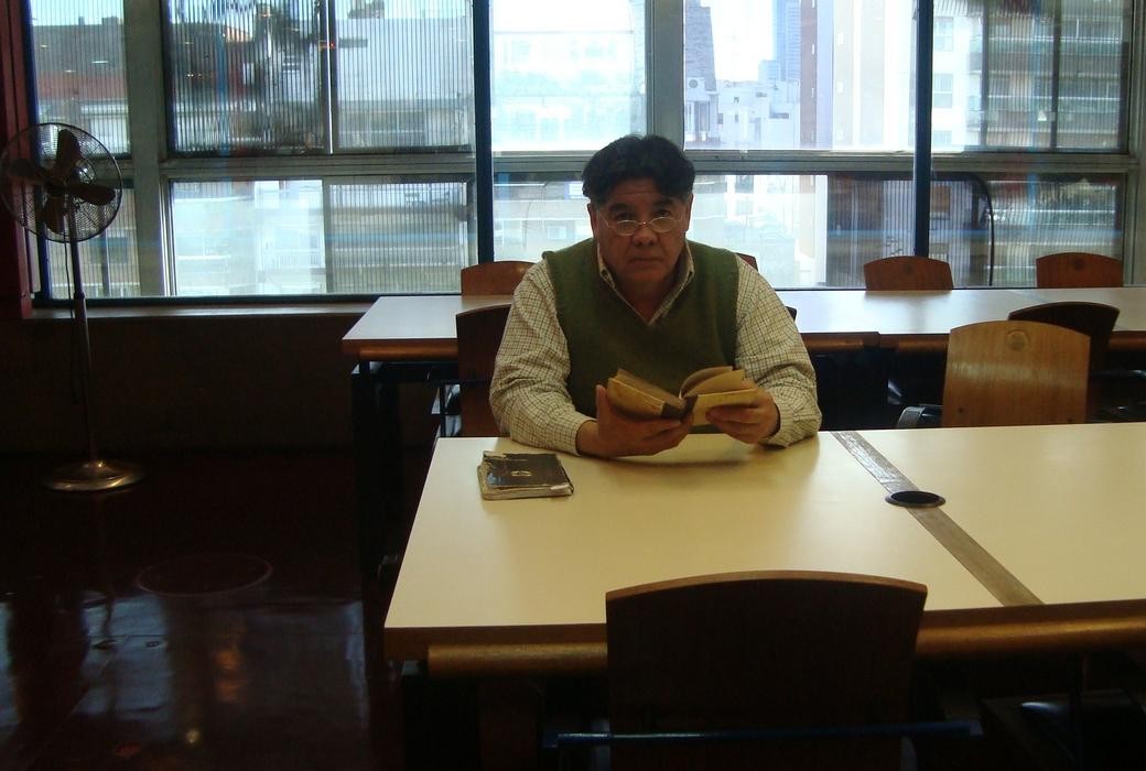 Arturo Volantines critica la participación de stand oficial de Chile en Feria del Libro de Argentina 
