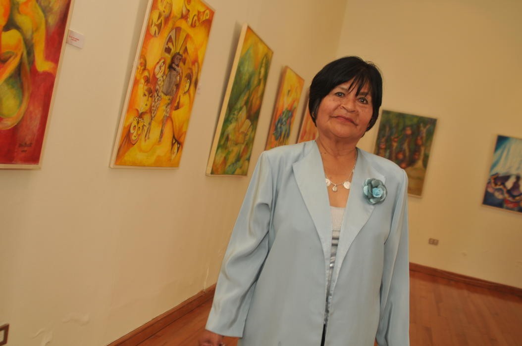 Pintora peruana realiza una retrospectiva de su obra