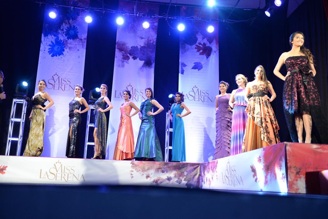 Belleza y glamour en la gala final del Miss La Serena en Teatro Municipal