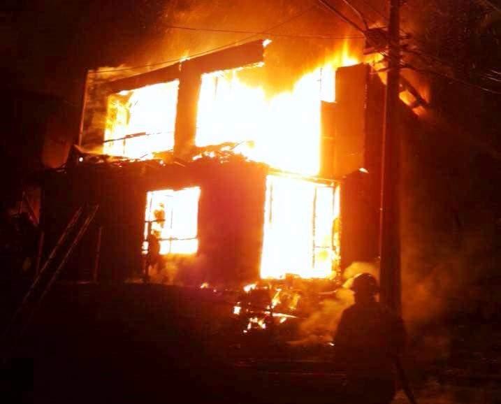 Voraz incendio consumió vivienda en la Parte Alta de Coquimbo
