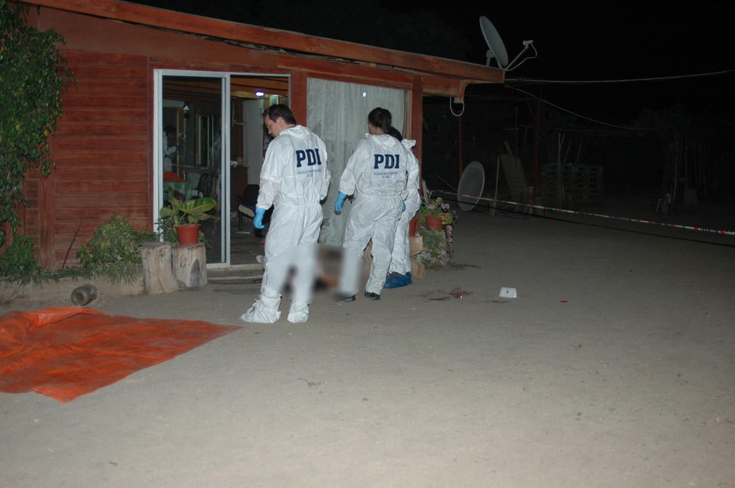 Celos provocan ira de hombre que mata a su pareja y luego se dispara en el rostro