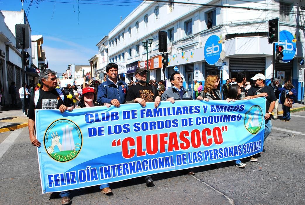 Ciudadanos con capacidades comunicacionales diferentes marchan en pos de igualdades sociales en Coquimbo