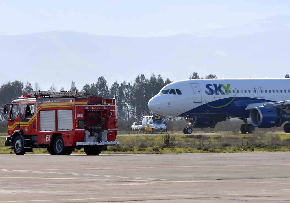 Realizan simulacro en aeropuerto de La Serena