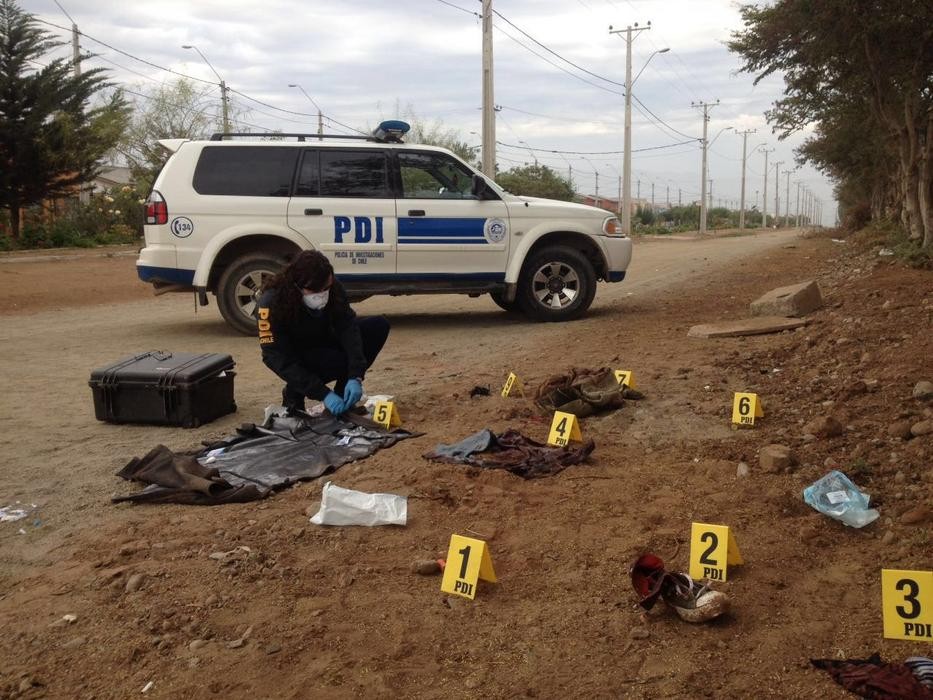 La PDI ya trabaja en el lugar donde se registró el ataque a una persona con disparos en una de sus piernas. La PDI ya trabaja en el lugar donde se registró el ataque a una persona con disparos en una de sus piernas.