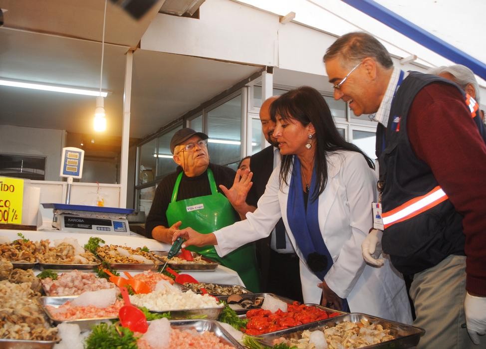 Seremi de Salud fiscaliza pescaderías y marisquerías en semana santa 