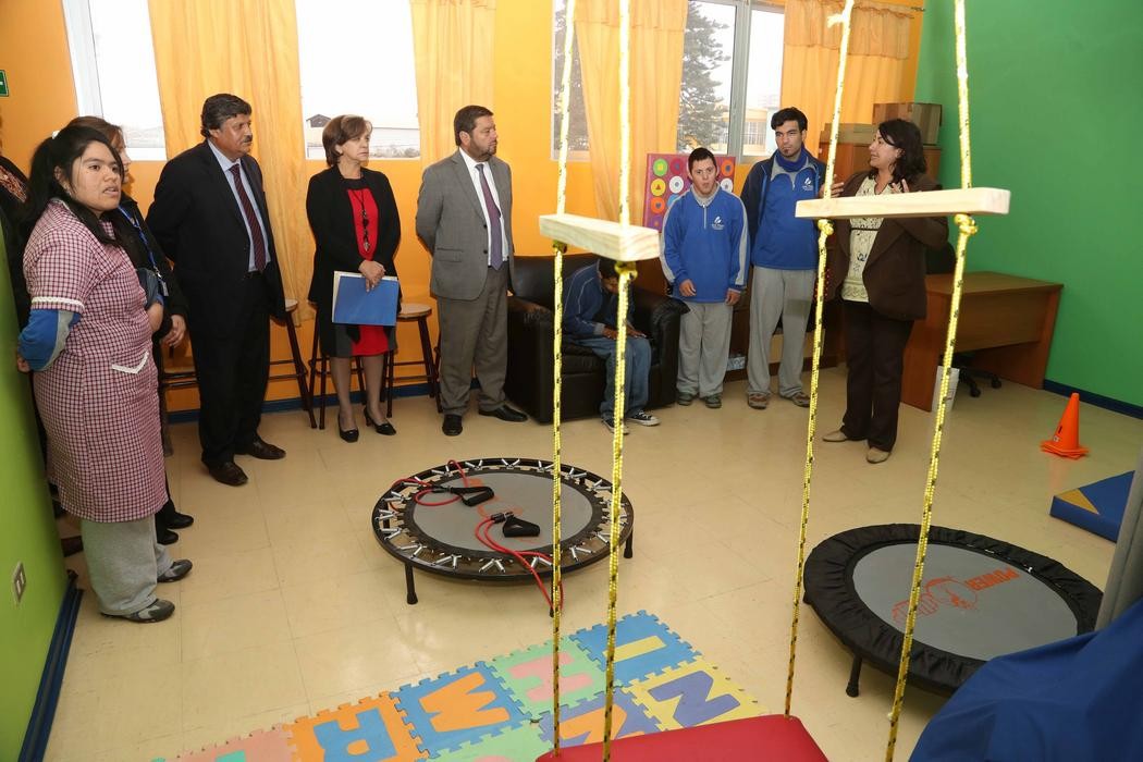 Jóvenes del Centro Laboral Jean Piaget acceden a nueva sala terapéutica